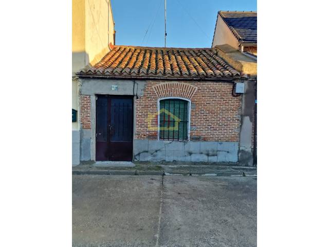 Casa-chalet en Venta en N/A en Tarazona de Guareña