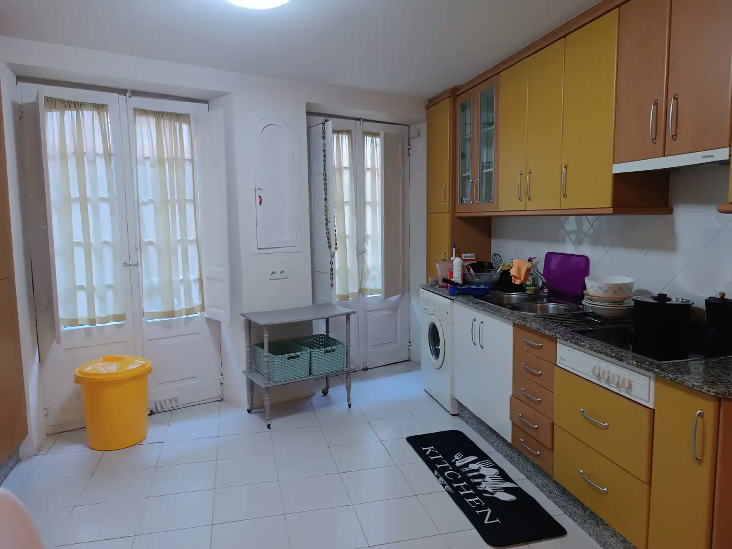 Kitchen of Houses for sale in Pontevedra Capital   with Oven, Washing machine and Microwave