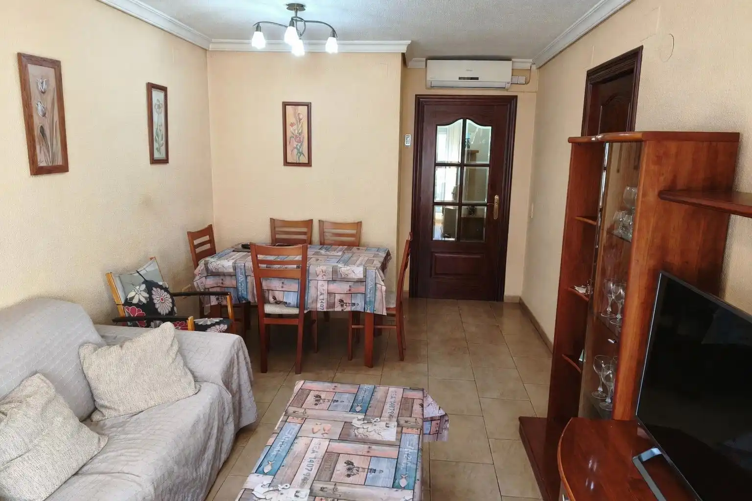 Sala de estar de Piso en venta en Castellón de la Plana / Castelló de la Plana con Aire acondicionado, Calefacción y Trastero