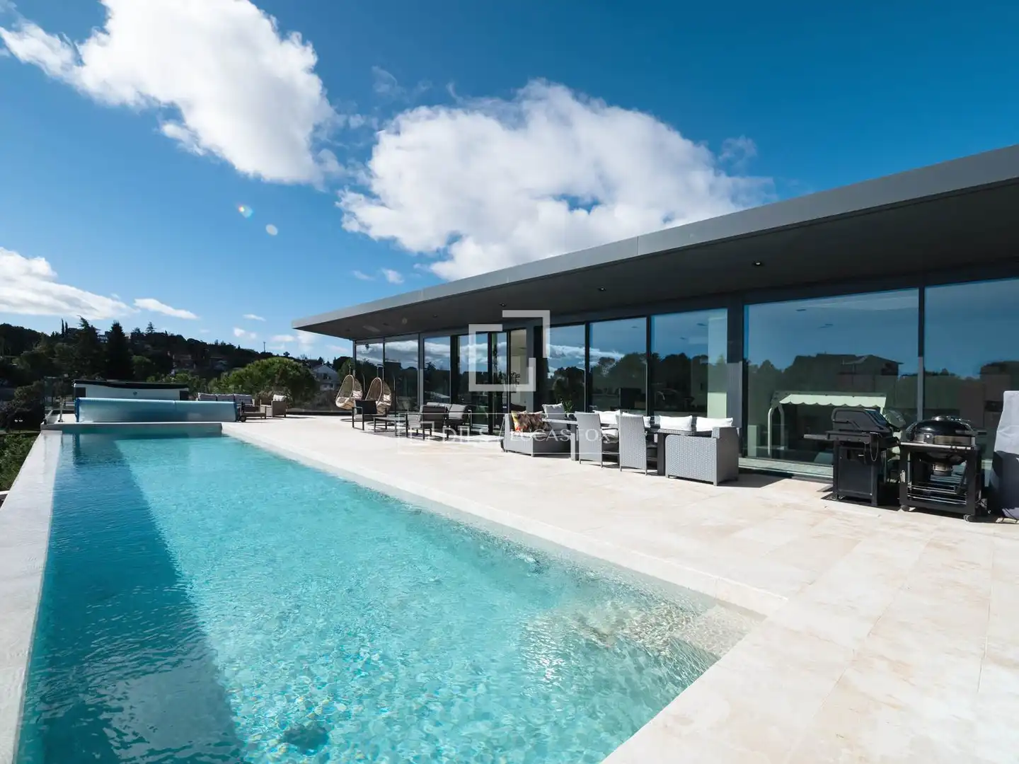 Piscina de Casa o xalet en venda en Torrelodones amb Jardí privat, Terrassa i Traster