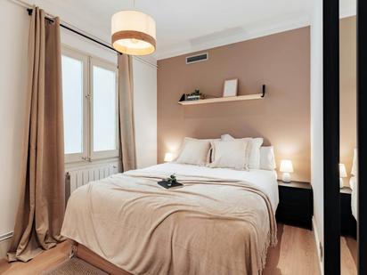 Bedroom of Flat to rent in  Barcelona Capital  with Air Conditioner, Washing machine and TV