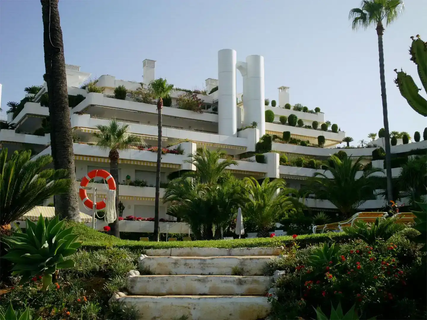Außenansicht von Wohnung zur Miete in Marbella mit Klimaanlage, Schwimmbad und Balkon
