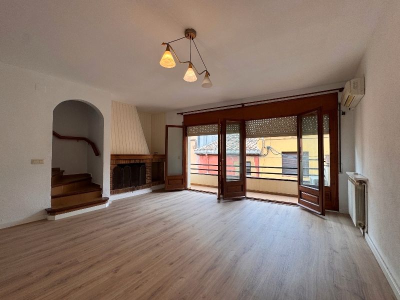 Living room of Single-family semi-detached for sale in La Bisbal d'Empordà  with Air Conditioner, Heating and Private garden