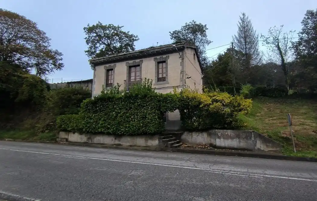 Maison rustique avec jardin à vendre à EL BAYU-PQ VALDESOTO 55