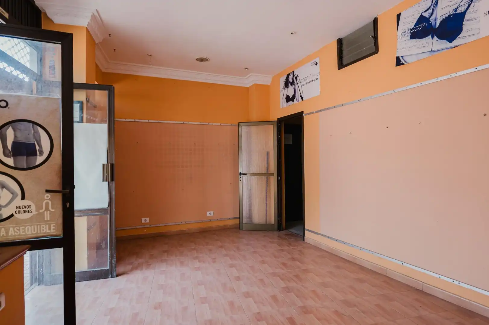 Business premises for sale in Avenida AVENIDA DE CARLOS V 32, imagen 5