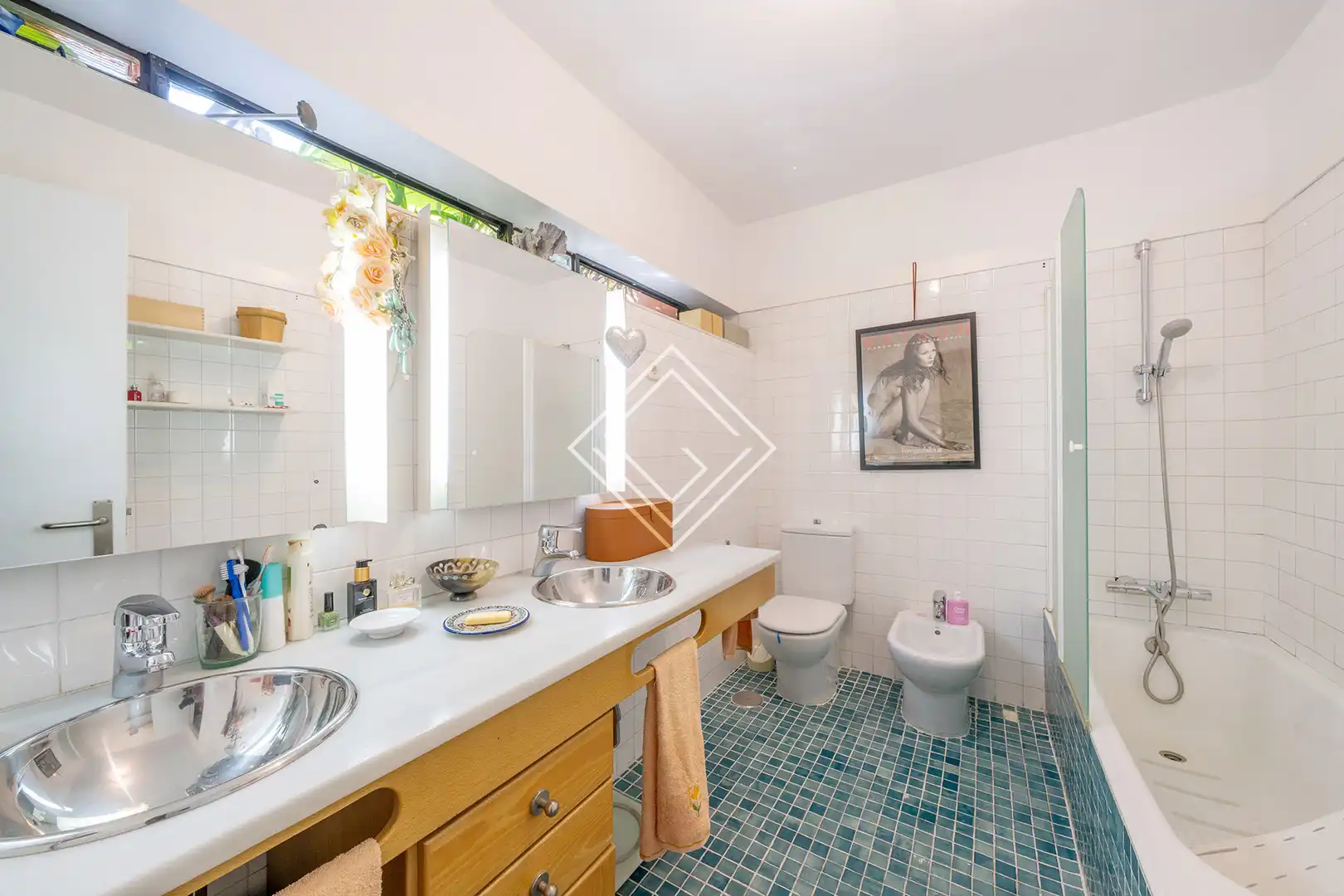 Baño de Casa adosada en venta en Madrid con Aire acondicionado, Calefacción y Jardín privado