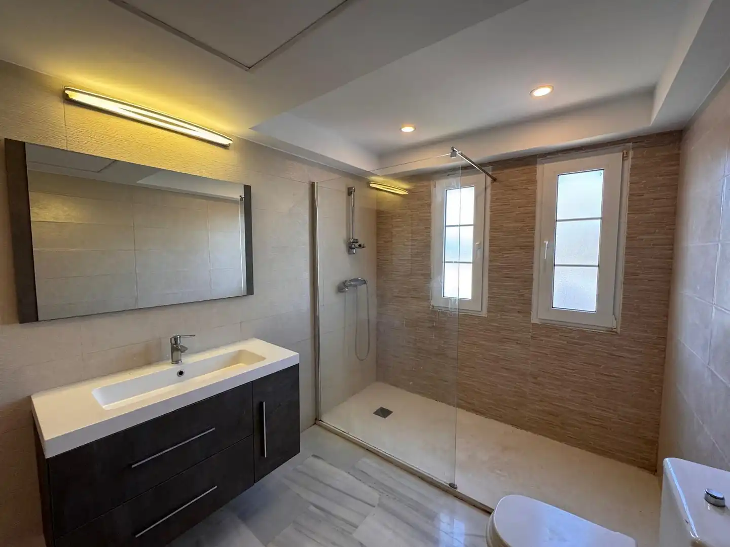 Baño de Casa o chalet en venta en Estepona con Aire acondicionado, Calefacción y Jardín privado