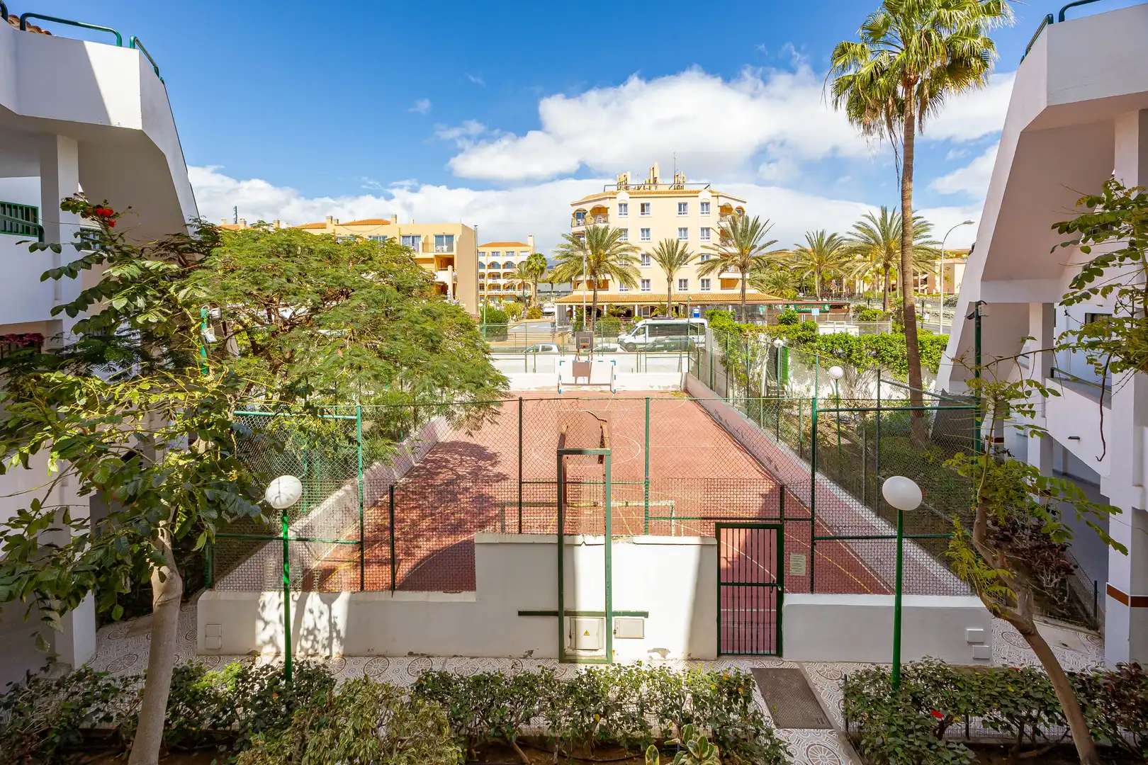 Vista exterior de Piso en venta en San Bartolomé de Tirajana con Terraza, Piscina y Amueblado
