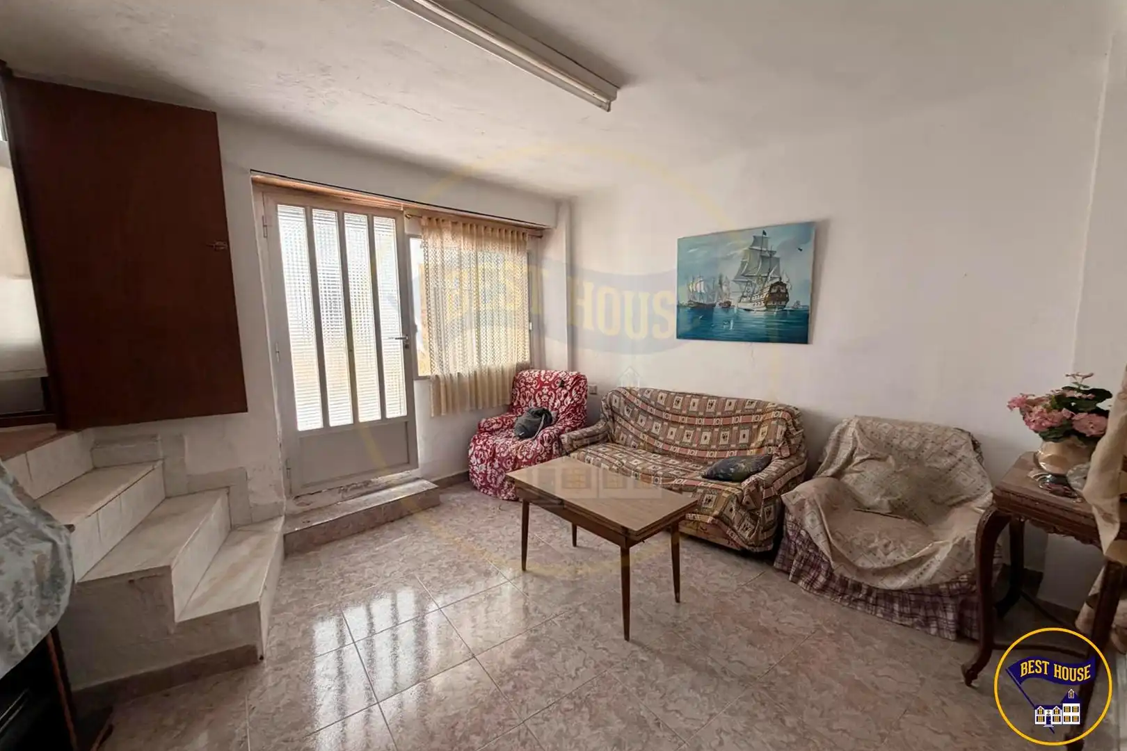 Sala d'estar de Finca rústica en venda en Mira amb Terrassa, Traster i Moblat