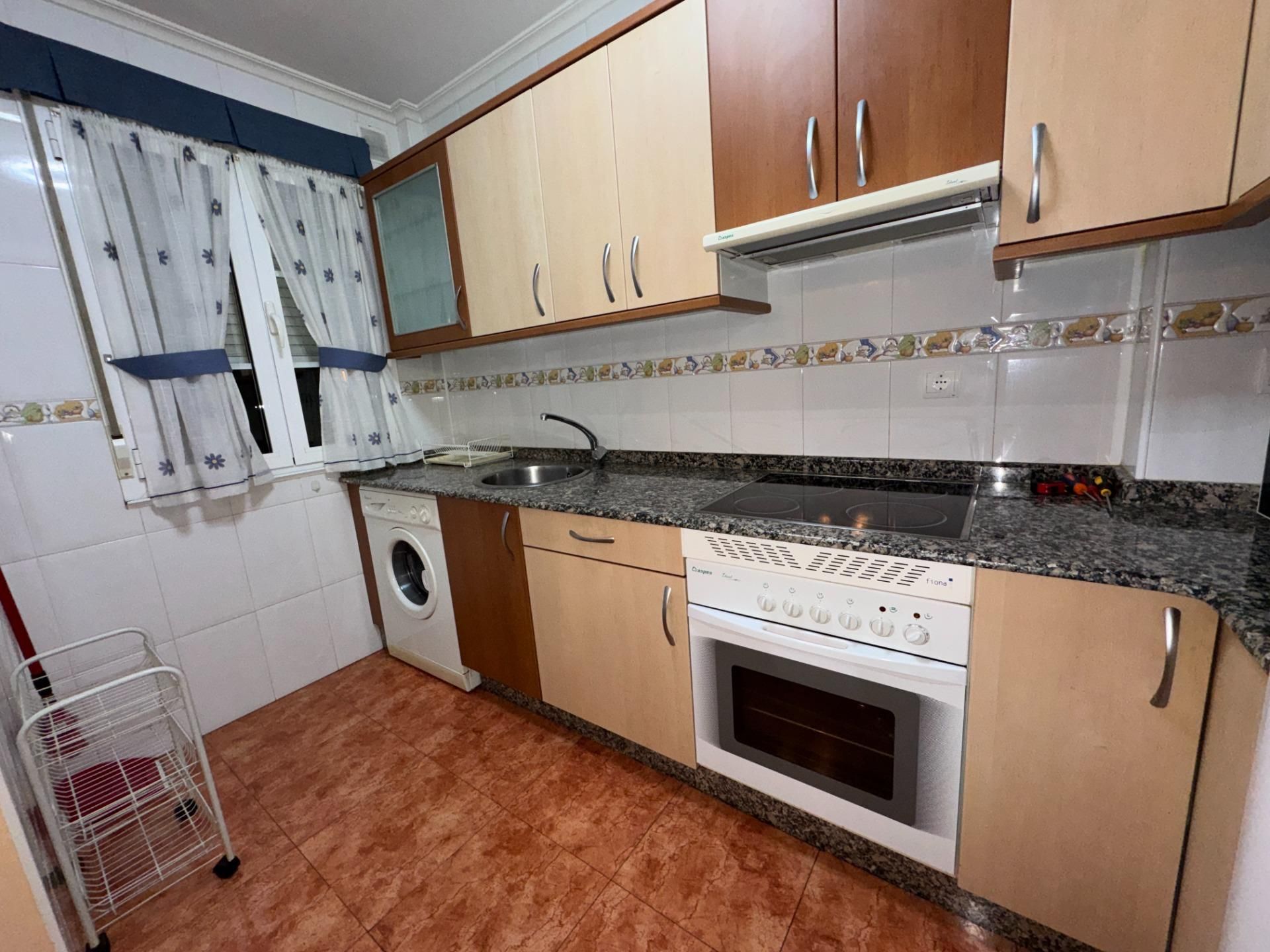 Cuina de Pis de lloguer en Ponferrada amb Moblat