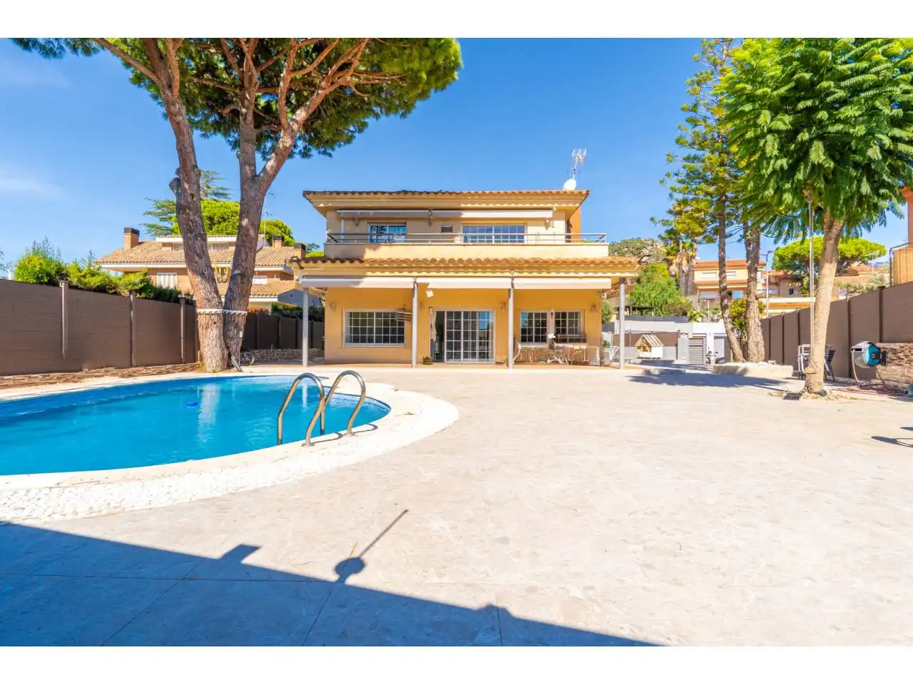 Exterior view of Houses for sale in Cabrils, Barcelona