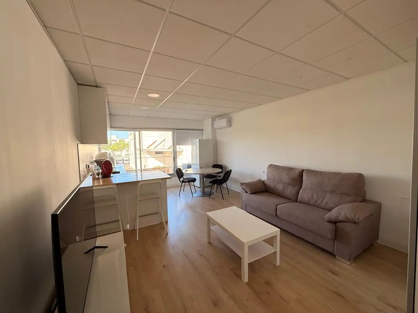 Sala d'estar de Nau industrial de lloguer en Vilanova i la Geltrú