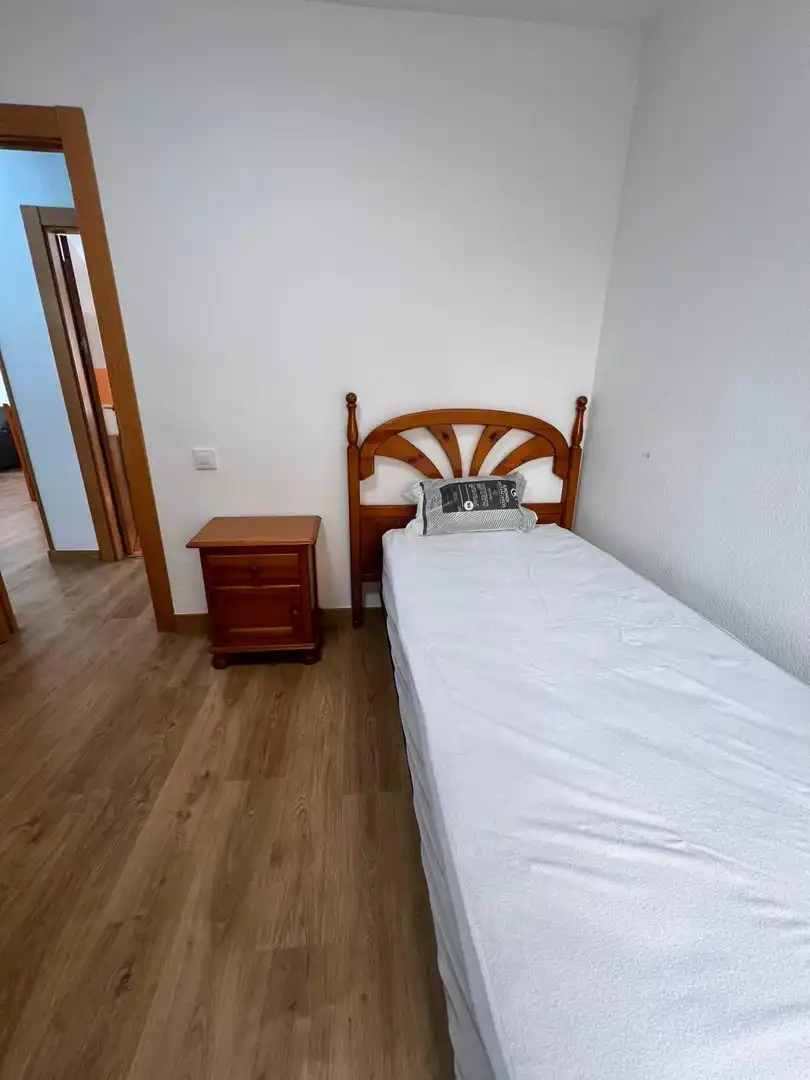 Dormitori de Apartament de lloguer en Almería amb Aire condicionat i Moblat