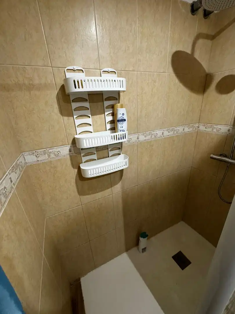Baño de Piso en venta en Guía de Isora con Aire acondicionado, Trastero y Amueblado