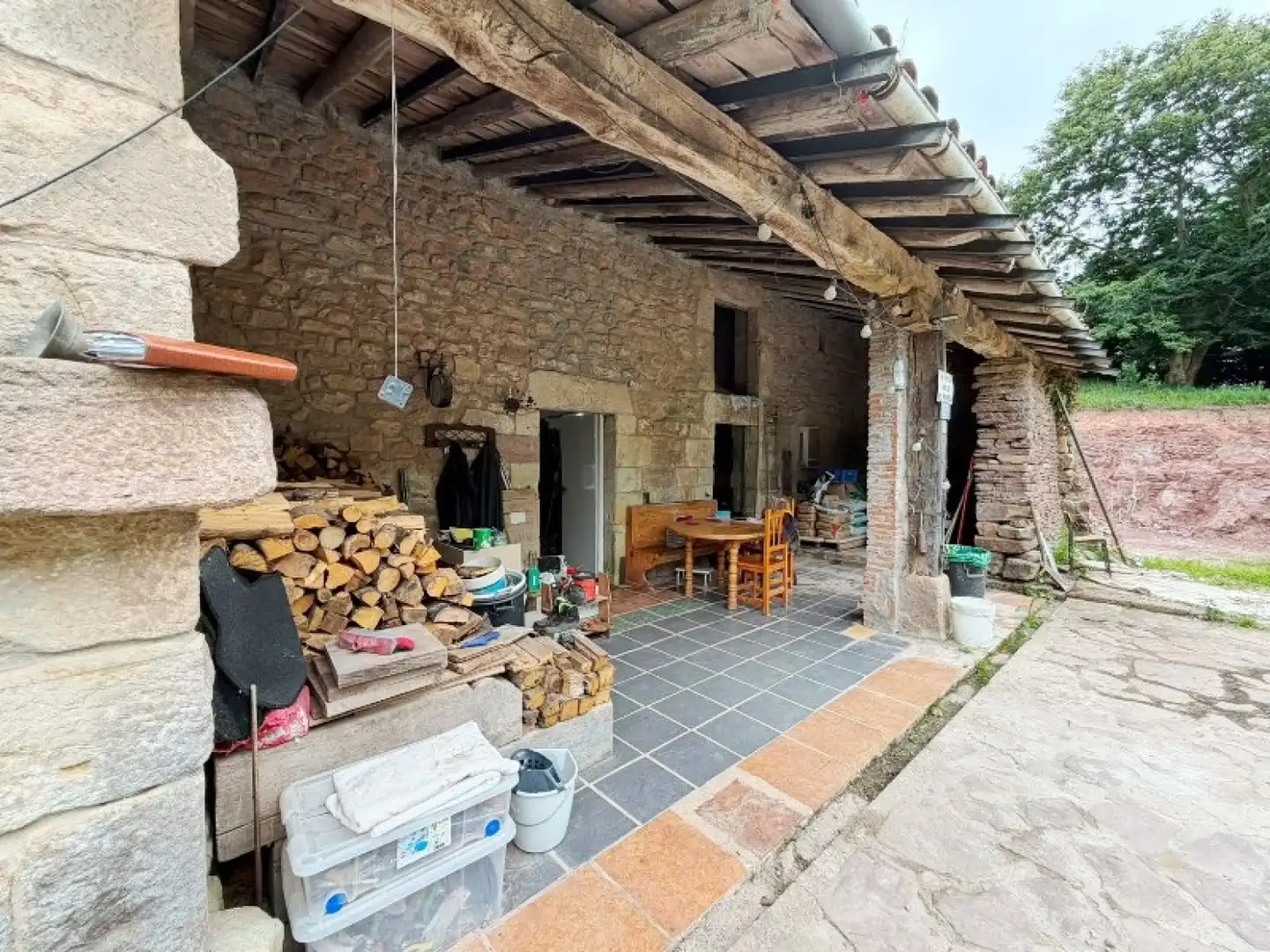 Cuina de Casa o xalet en venda en Torrelavega  amb Calefacció, Jardí privat i Traster