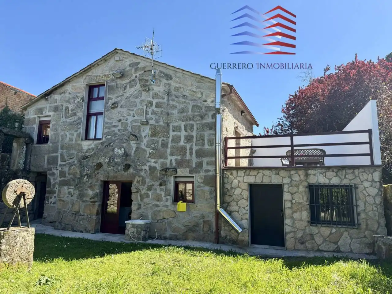 Vista exterior de Casa o xalet de lloguer en Ourense Capital  amb Calefacció, Jardí privat i Terrassa