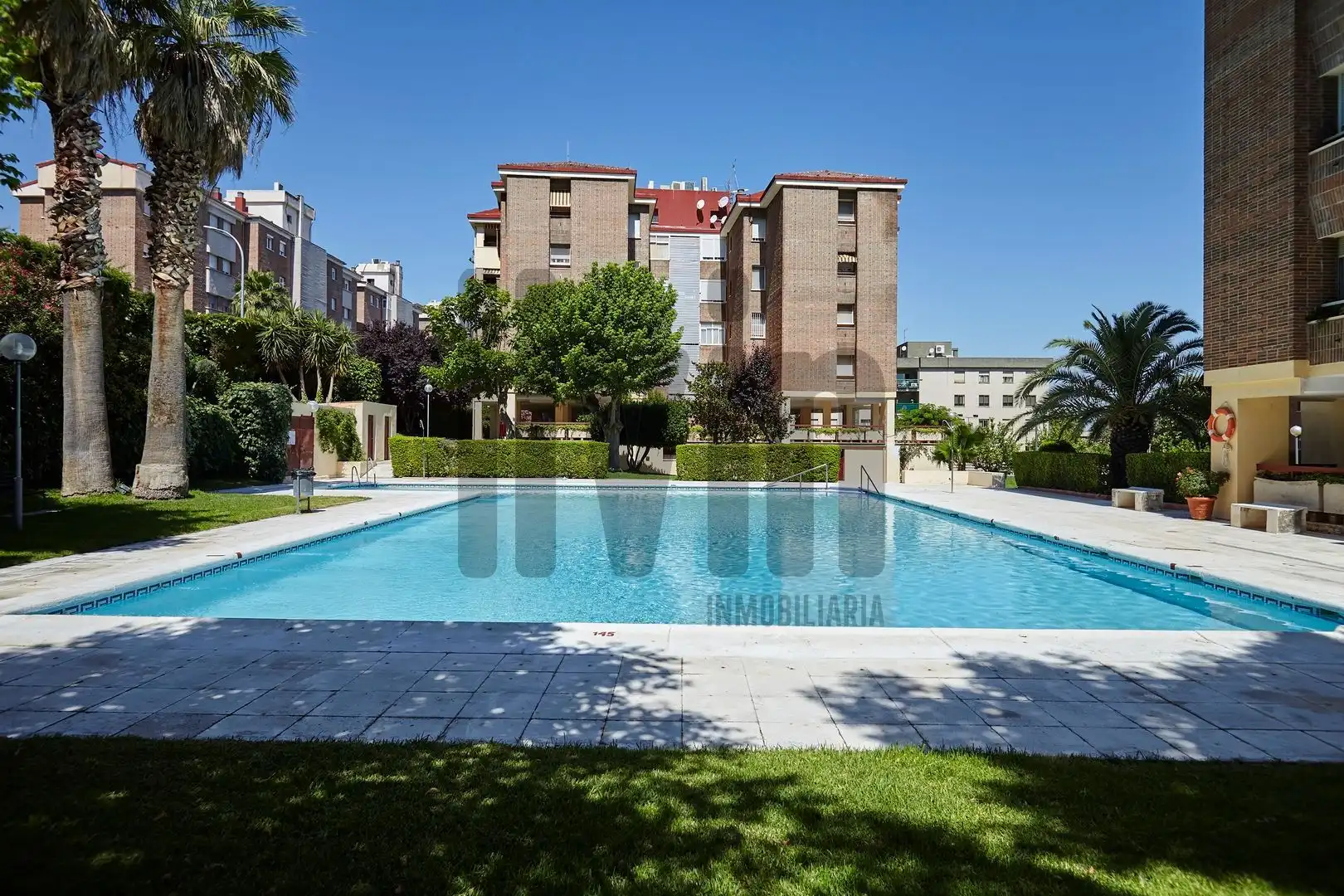 Piscina de Pis en venda en Jaén amb Aire condicionat, Calefacció i Traster