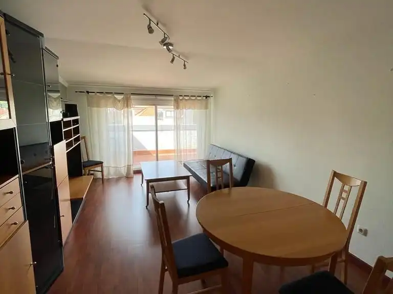 Wohnzimmer von Dachboden zur Miete in Poio mit Heizung, Parkett und Terrasse