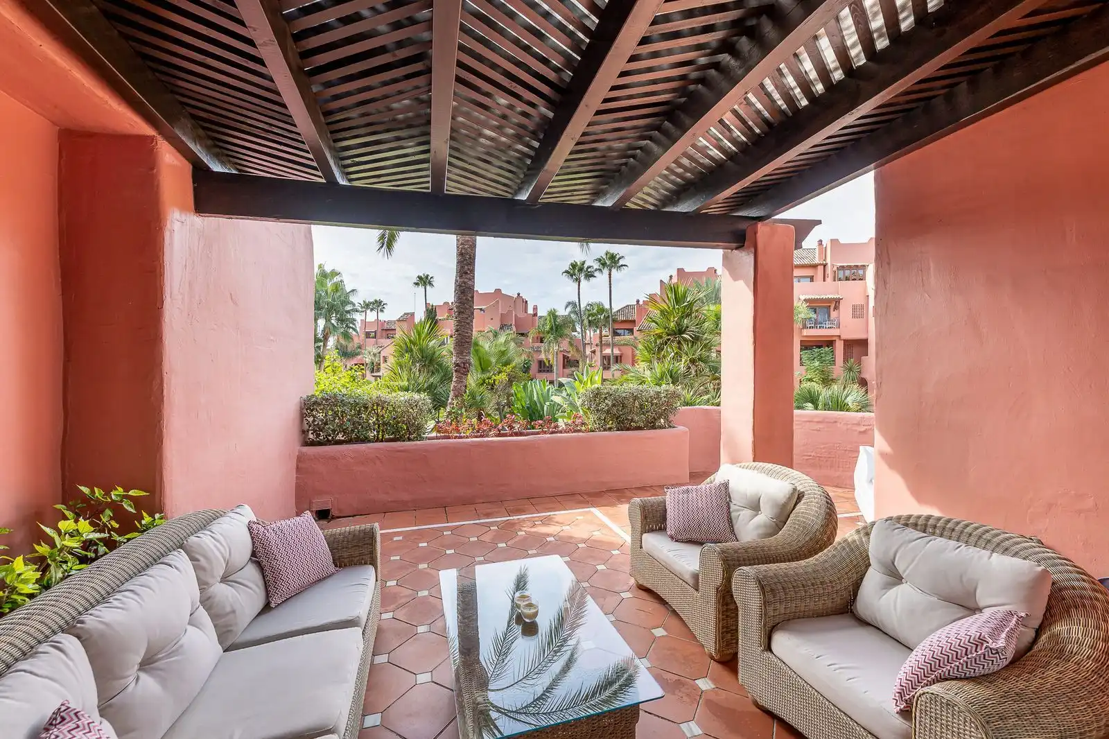 Terrasse von Maisonette zum Verkauf in Estepona mit Klimaanlage, Terrasse und Möbliert