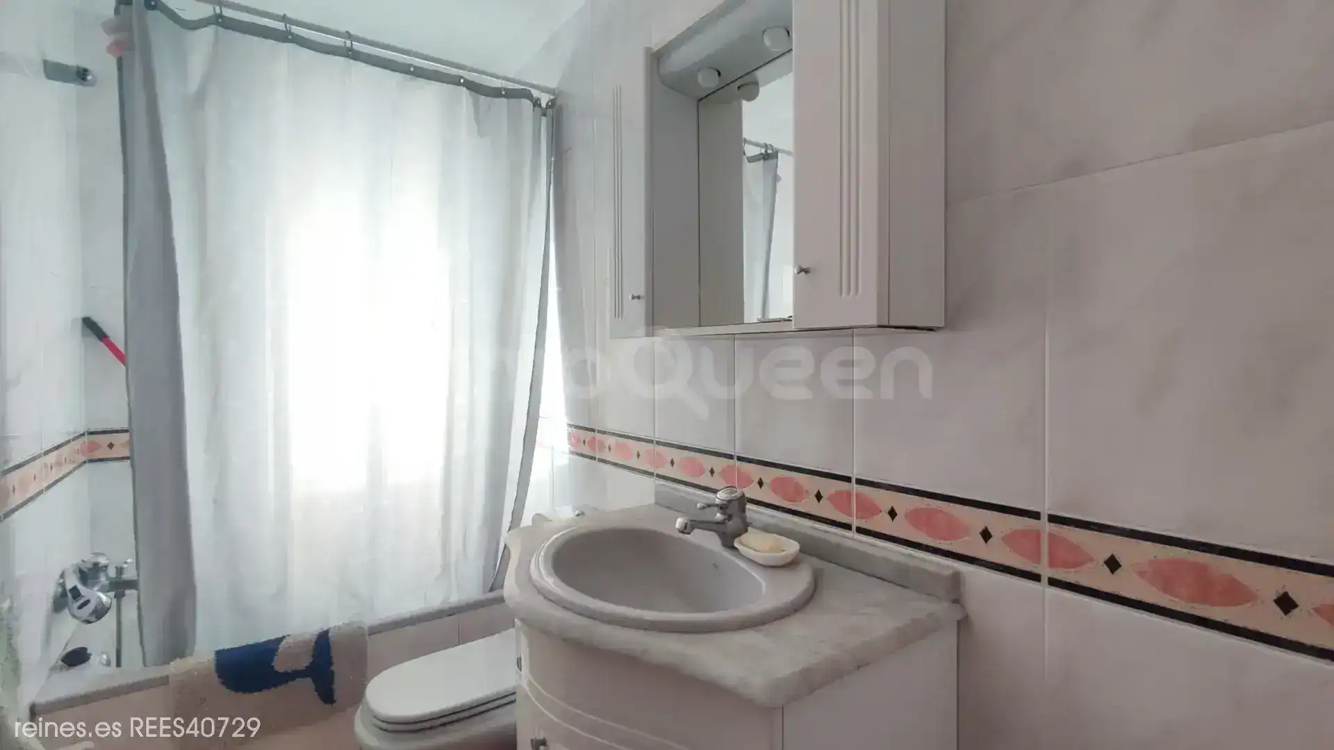 Bany de Pis de lloguer en Oviedo  amb Calefacció i Moblat