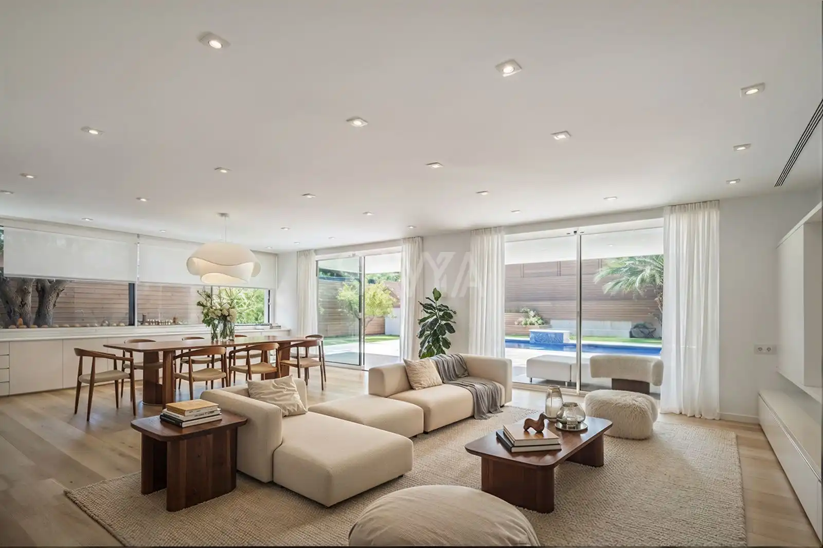Sala d'estar de Casa o xalet en venda en Barcelona amb Aire condicionat, Calefacció i Jardí privat