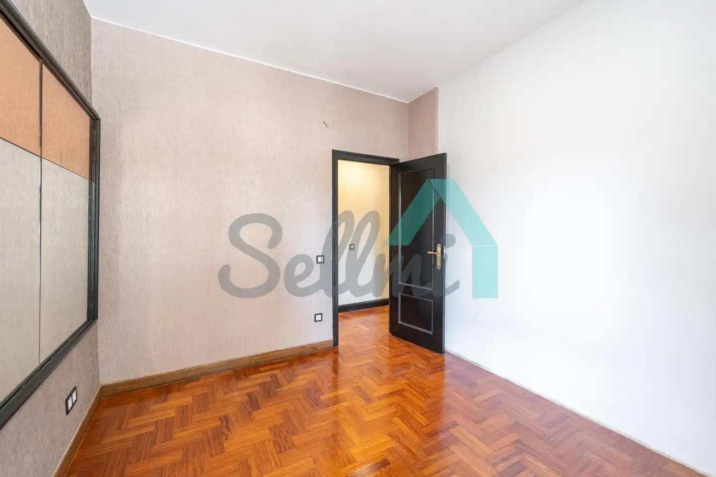 Habitación de Piso en venta en Oviedo  con Calefacción, Parquet y Terraza