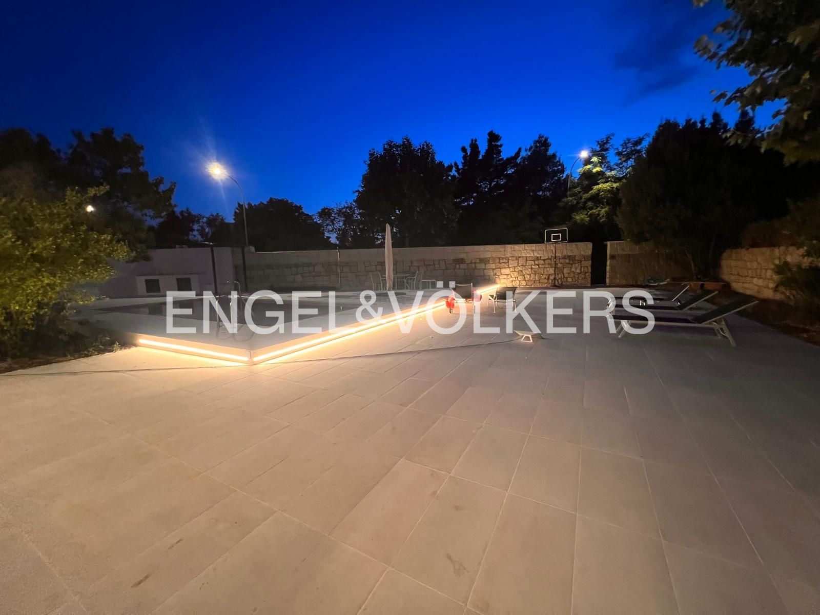 Terrassa de Casa o xalet en venda en La Cabrera amb Calefacció, Jardí privat i Piscina