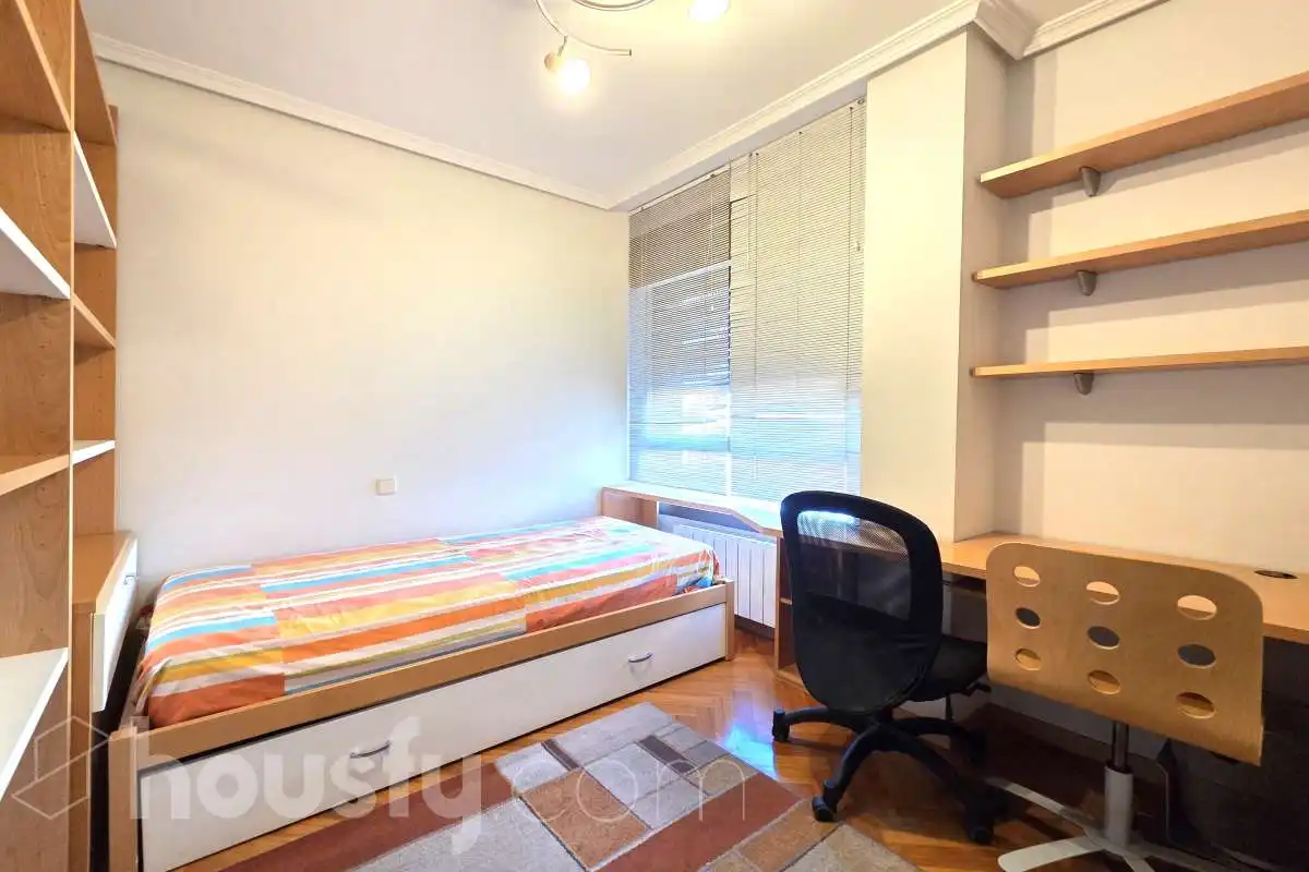 Bedroom of Flat for rent in Madrid  with Air Conditioner, Heating and Parquet flooring