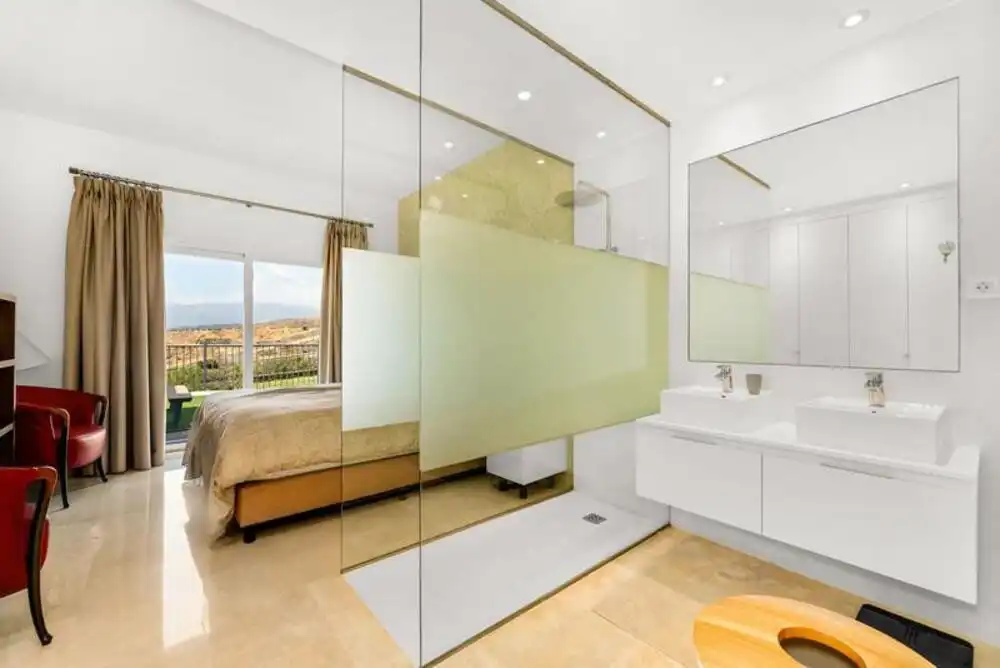 Baño de Planta baja en venta en Benahavís con Aire acondicionado, Jardín privado y Terraza