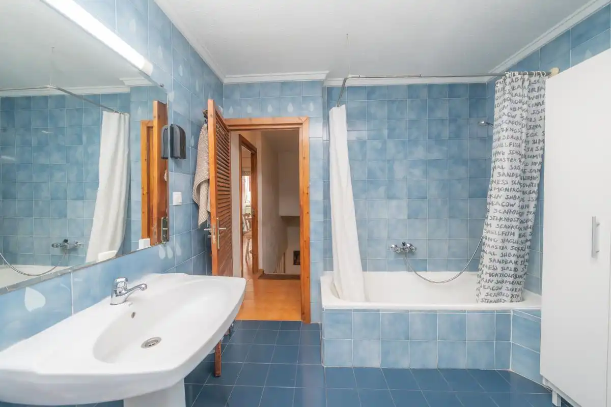 Badezimmer von Maisonette zum Verkauf in Alicante / Alacant mit Klimaanlage, Heizung und Terrasse