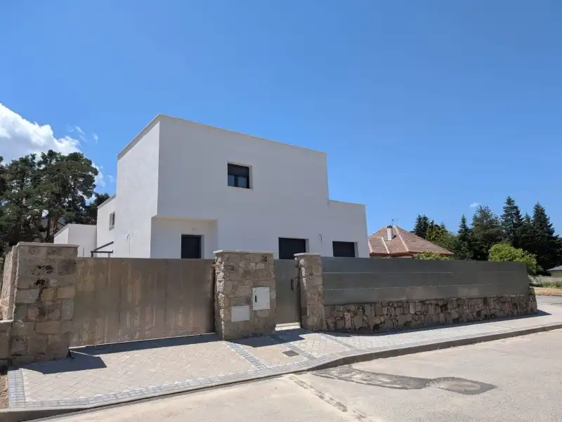 Exterior view of Houses for sale in El Espinar  with Heating and Terrace