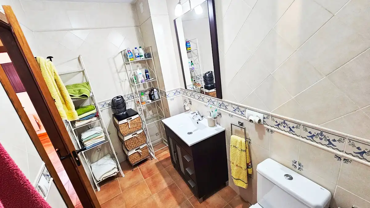 Bany de Casa o xalet en venda en Linares de la Sierra amb Traster