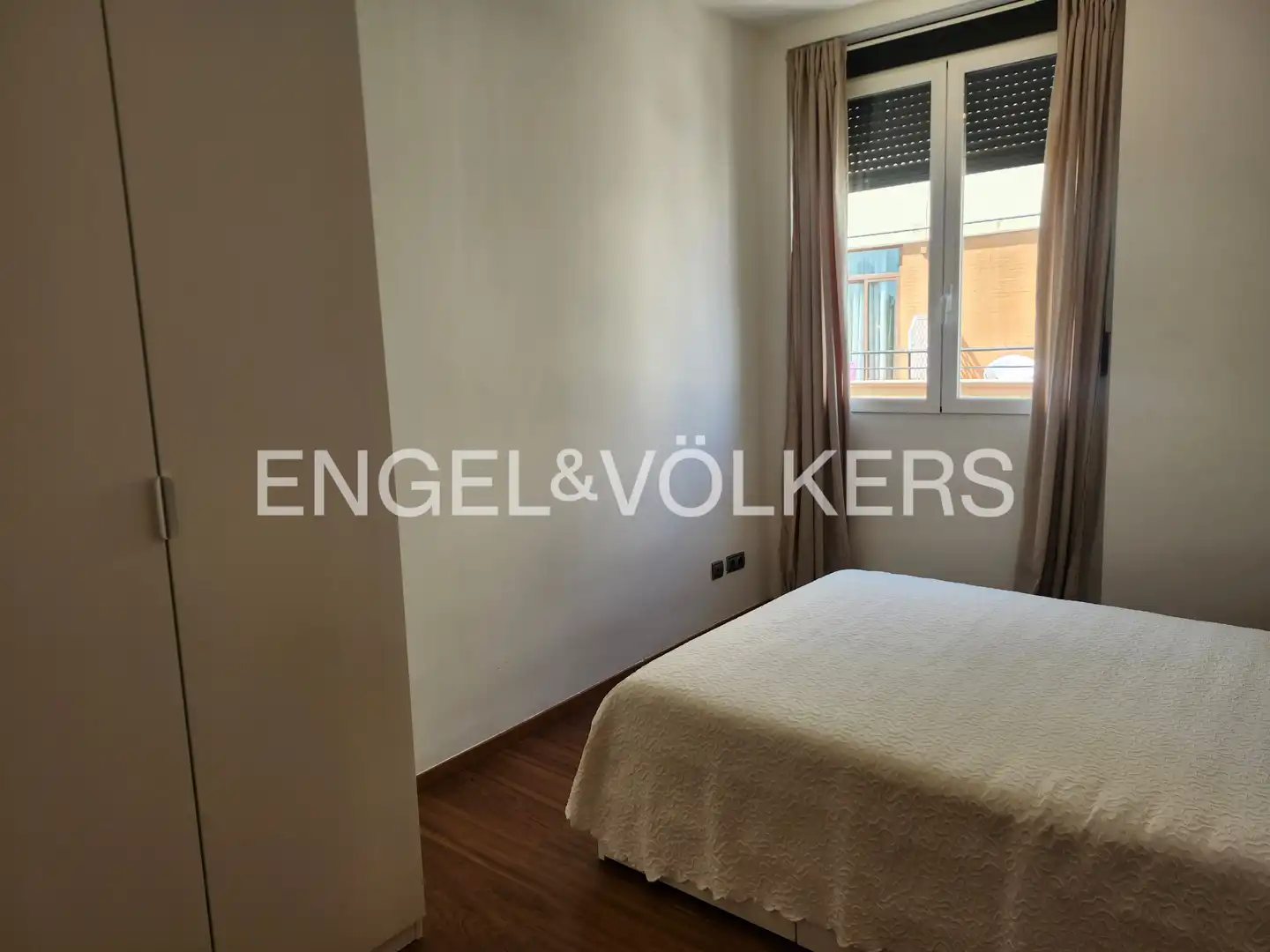 Schlafzimmer von Wohnung zur Miete in Valencia mit Klimaanlage, Heizung und Möbliert