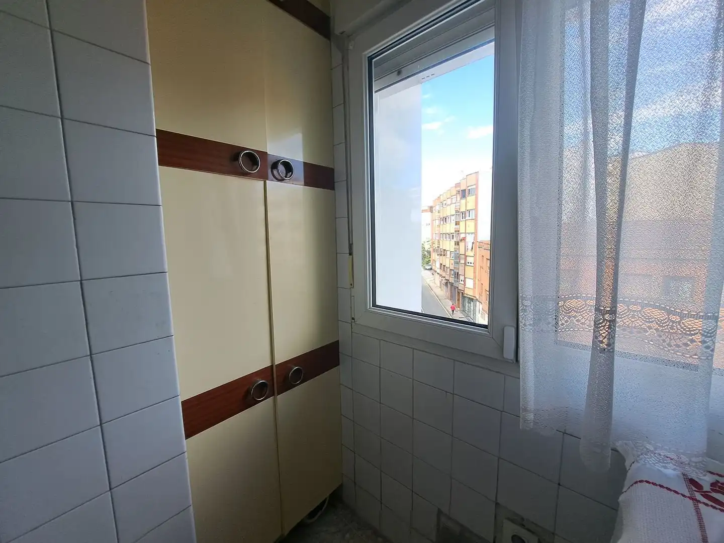 Bany de Pis en venda en Gijón  amb Piscina