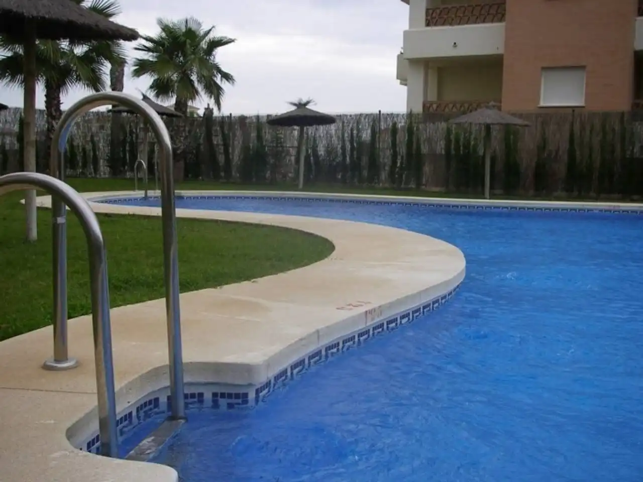 Piscina de Apartamento de alquiler en Benalmádena con Aire acondicionado, Terraza y Amueblado