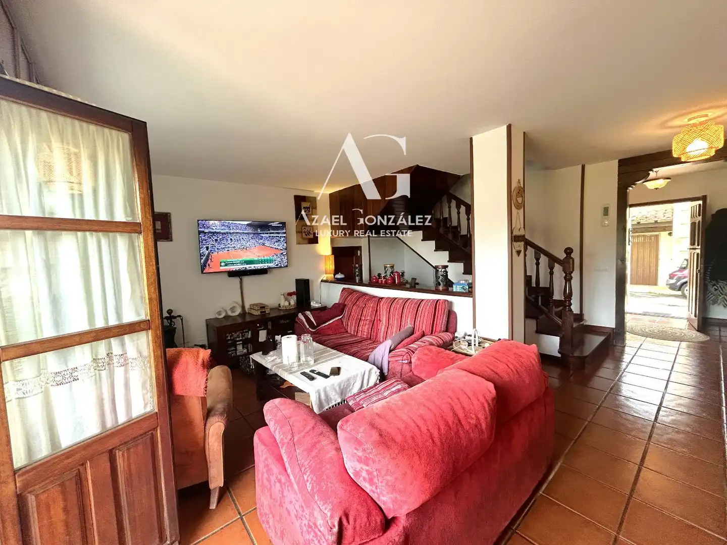 Sala de estar de Casa adosada en venta en Cabezón de la Sal con Calefacción, Jardín privado y Terraza