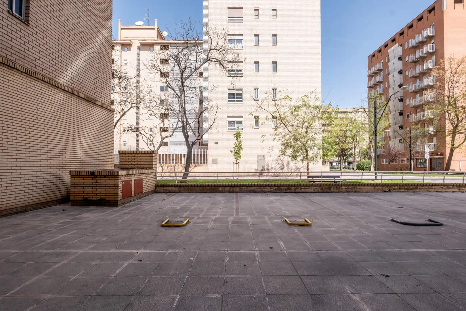Exterior view of Commercial properties for sale in Zaragoza