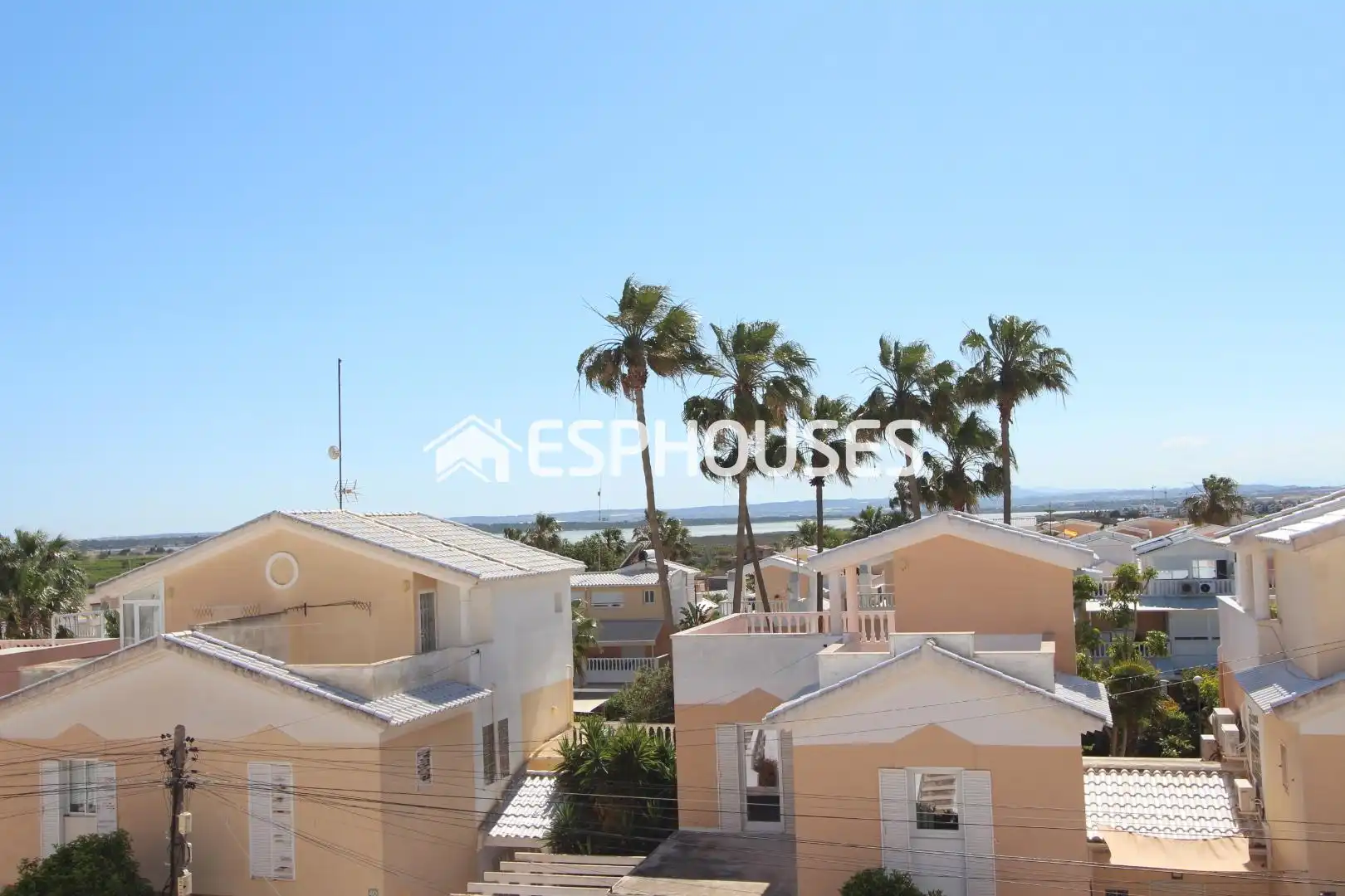 Vista exterior de Casa o chalet en venta en Guardamar del Segura con Aire acondicionado, Terraza y Trastero