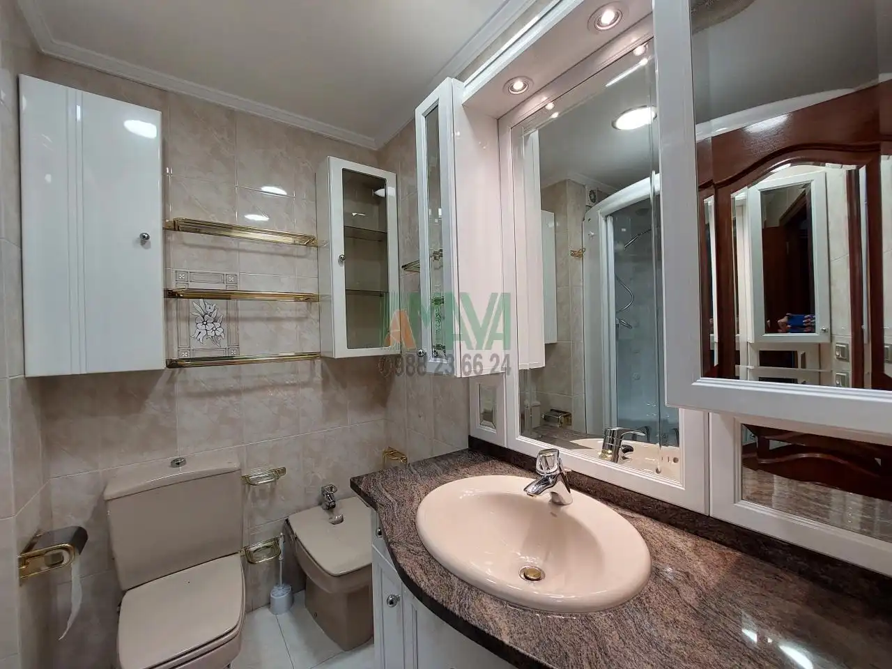 Badezimmer von Wohnung zur Miete in Ourense Capital  mit Heizung, Parkett und Möbliert