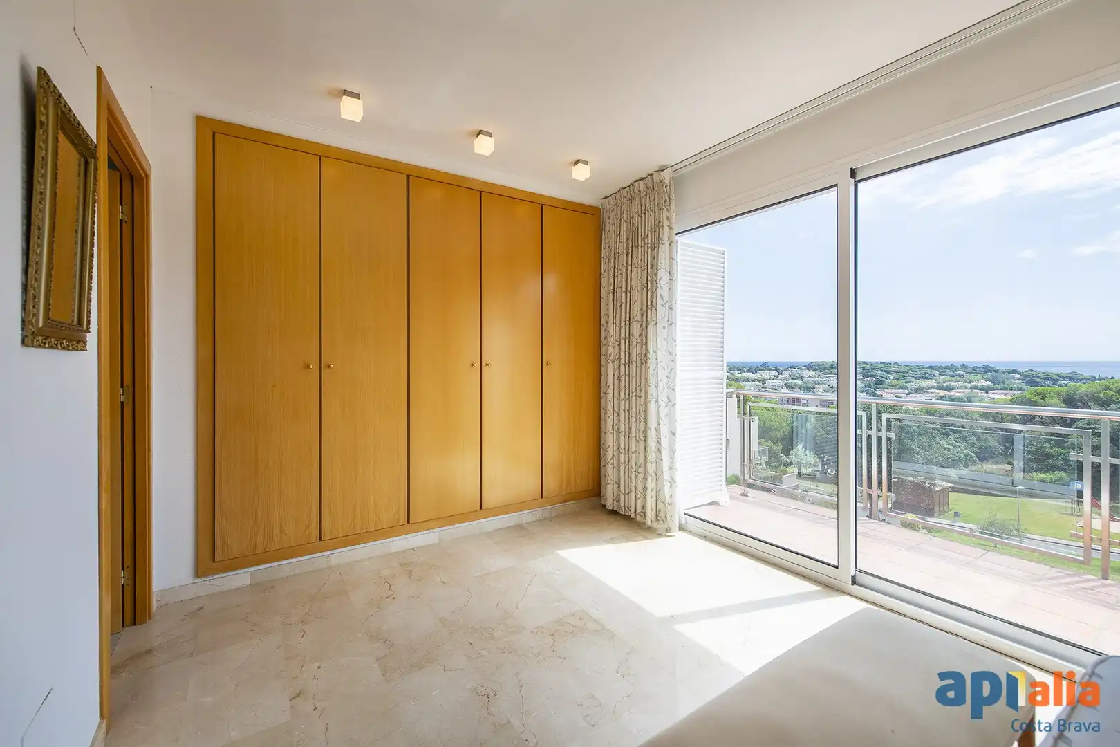 Habitación de Casa adosada en venta en Sant Feliu de Guíxols con Calefacción y Terraza