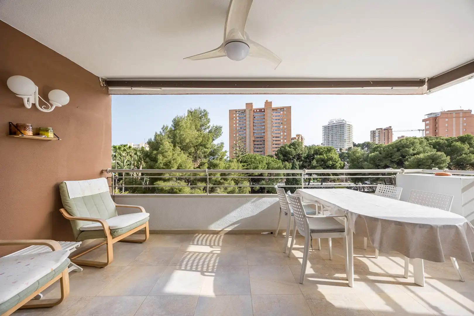 Terraza de Piso en venta en Benidorm con Piscina, Amueblado y Piscina comunitaria