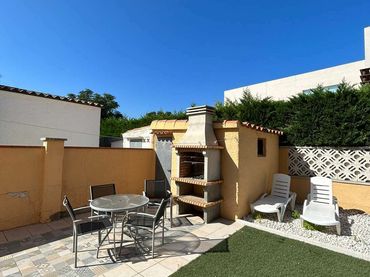 Haus mit Pool zum Verkauf in Requesens