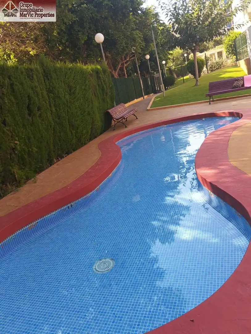 Piscina de Apartamento en venta en Villajoyosa / La Vila Joiosa con Aire acondicionado, Jardín privado y Amueblado