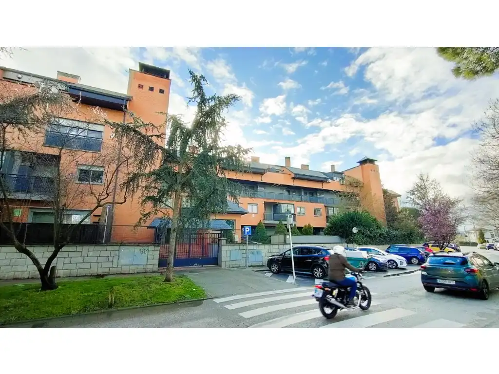 Vista exterior de Dúplex en venta en Torrelodones