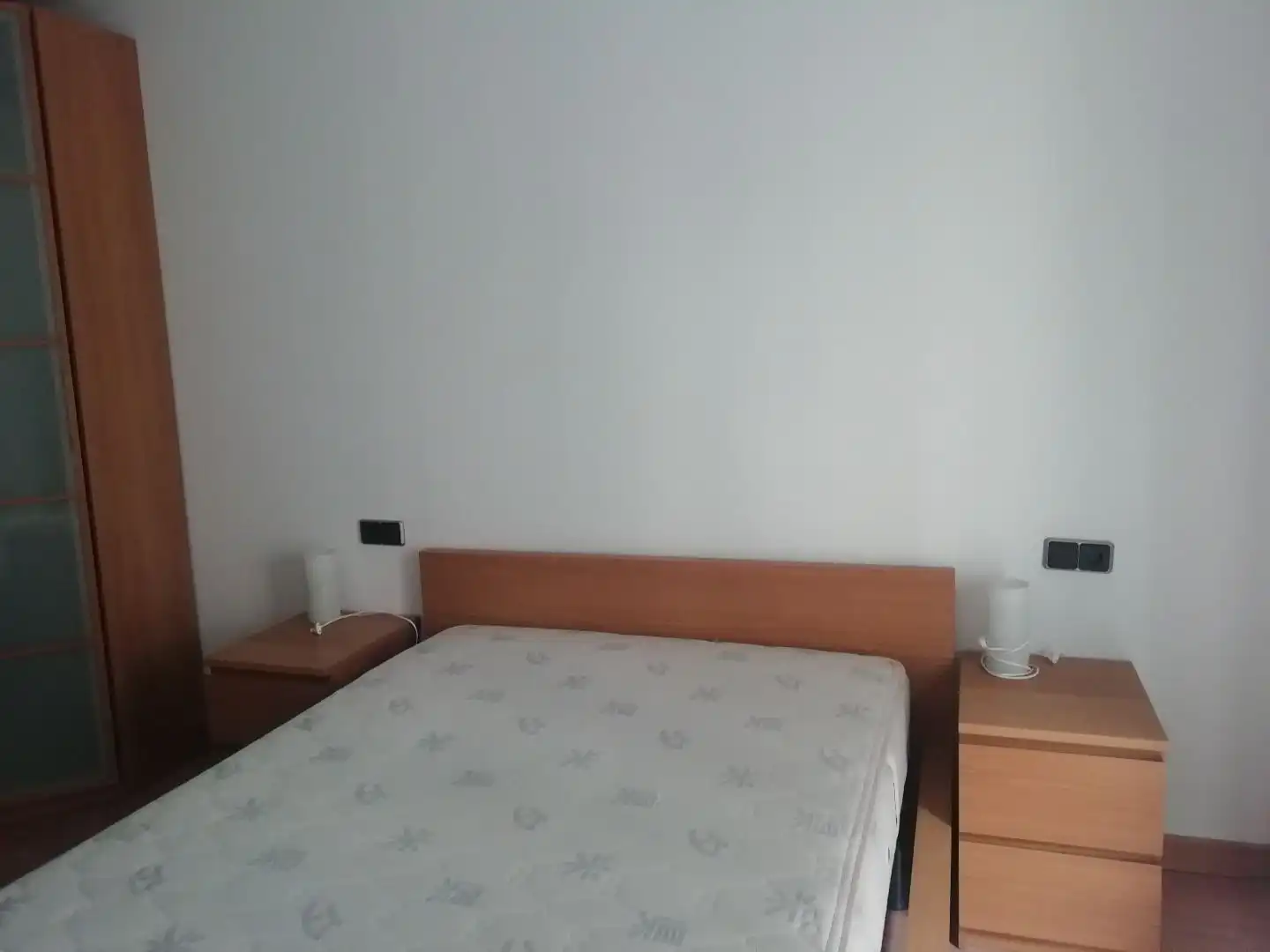 Dormitori de Apartament de lloguer en Salamanca amb Calefacció, Parquet i Moblat