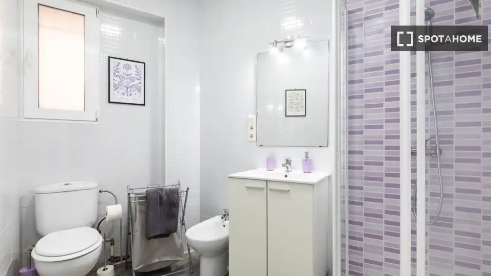 Room in Les Tendetes - Avenida Burjassot