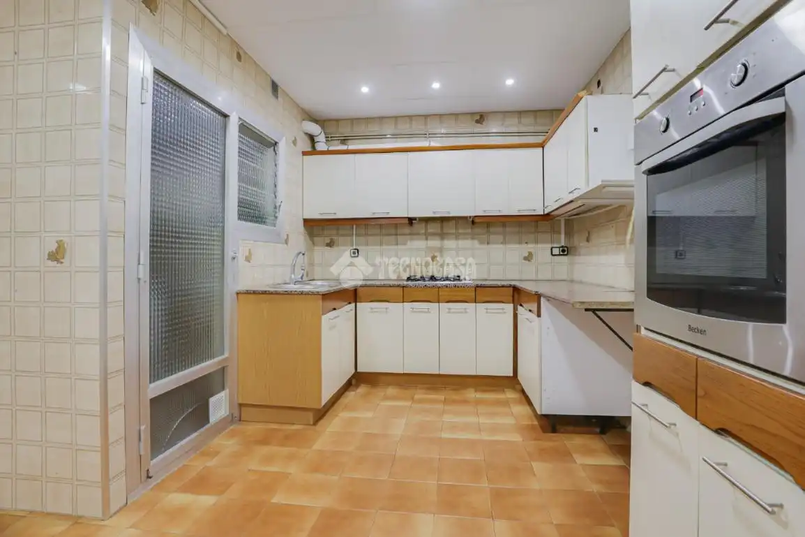 Cocina de Piso en venta en L'Hospitalet de Llobregat