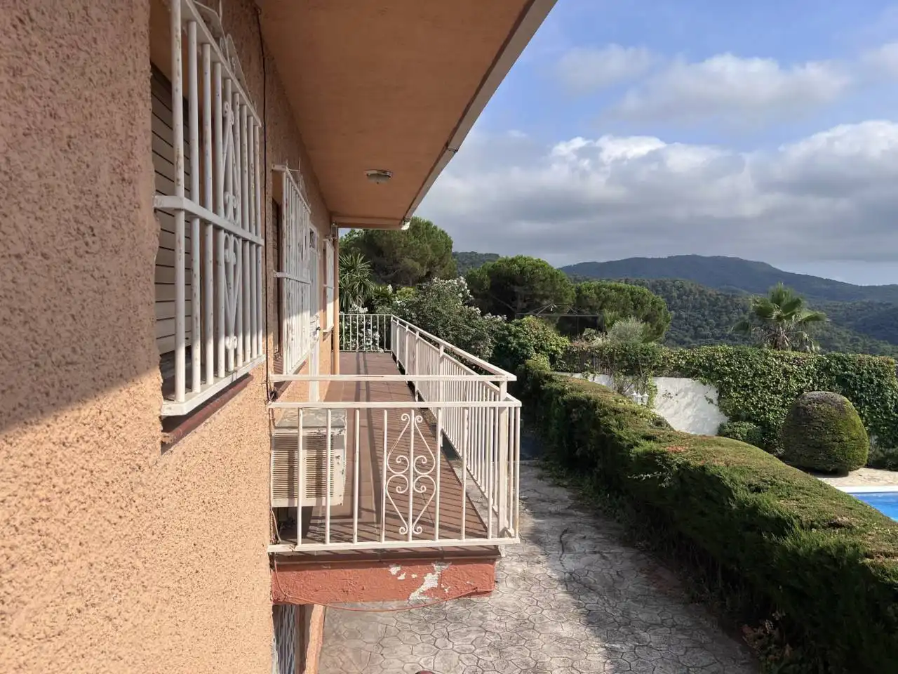Vista exterior de Casa o xalet en venda en Vilanova del Vallès amb Jardí privat, Terrassa i Balcó