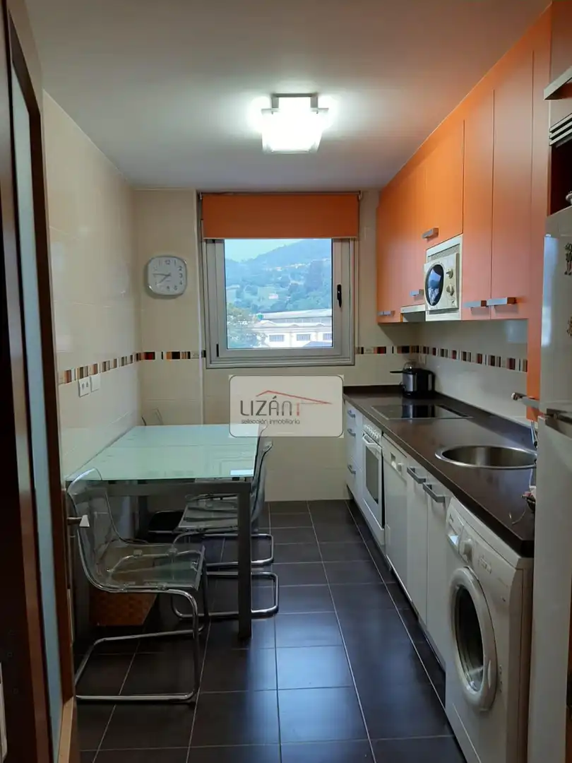 Küche von Wohnung zum Verkauf in Oviedo  mit Heizung, Parkett und Abstellraum