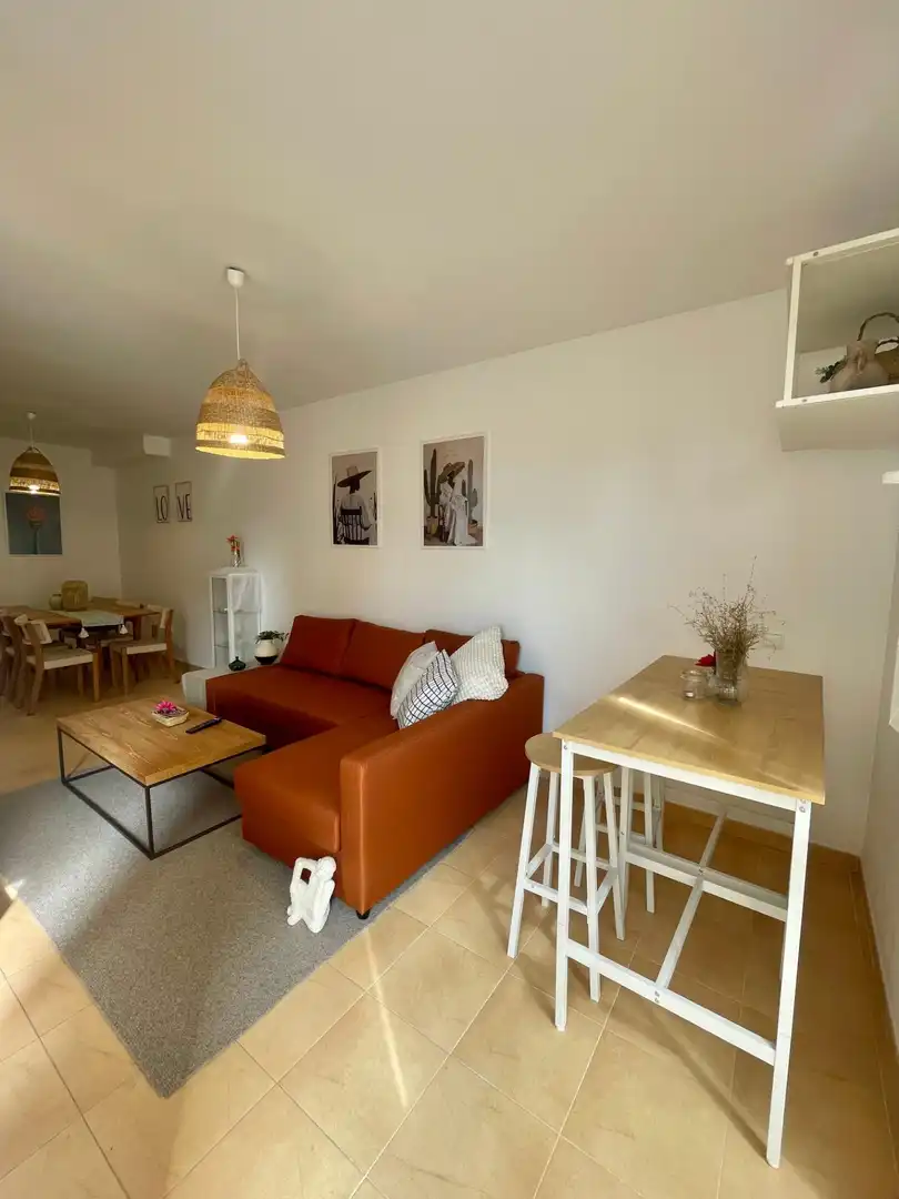 Sala de estar de Apartamento de alquiler en El Ejido con Aire acondicionado, Calefacción y Jardín privado